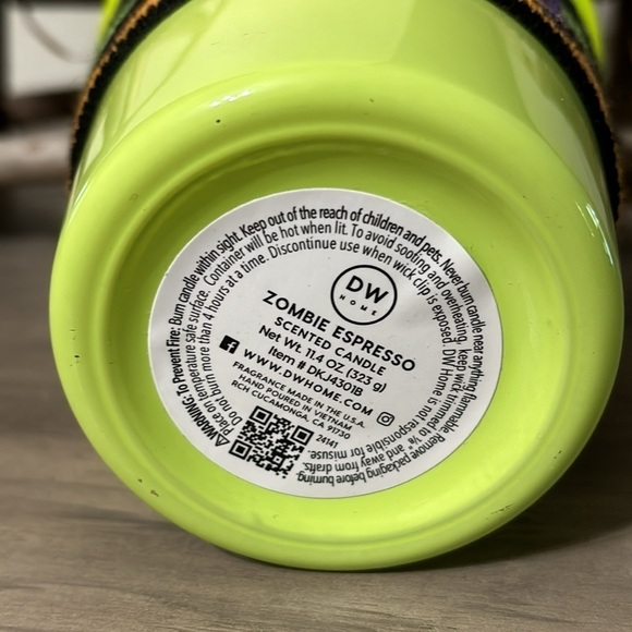 DW HOME CANDLE ZOMBIE EXPRESSO HALLOWEEN ELECTRIC GREEN RICHLY SCENTED NEW - Picture 6 of 10